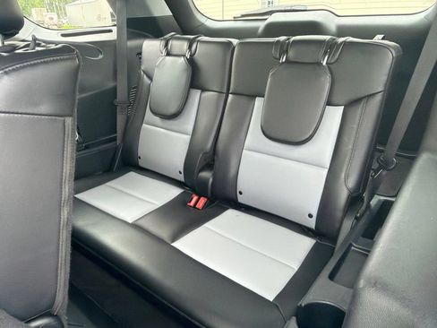 Certified 2024 Ford Explorer XLT w/ XLT Sport Appearance Package AWD/4WD image 15