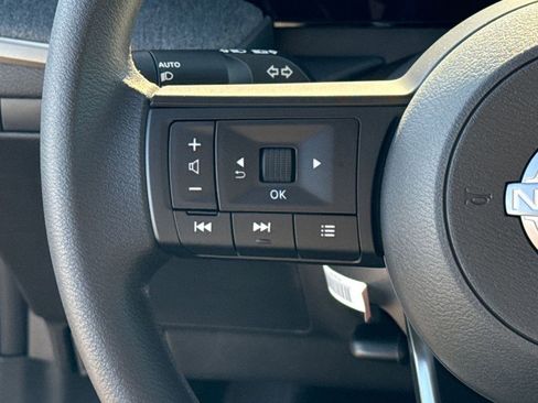 Used 2025 Nissan Kicks SV image 16