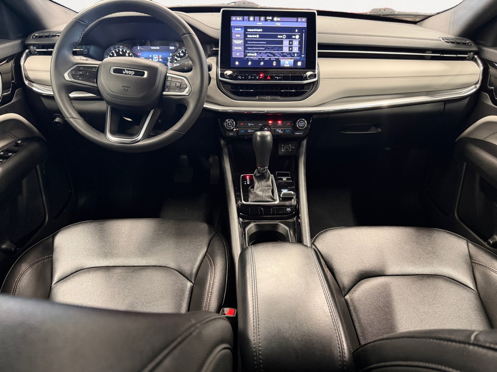 Used 2024 Jeep Compass Limited AWD/4WD image 3