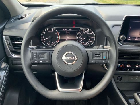 Used 2024 Nissan Rogue SV AWD/4WD image 16