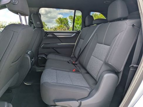 Used 2025 GMC Acadia Elevation image 14