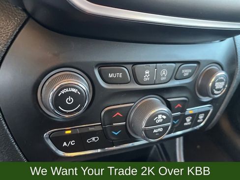 Used 2022 Jeep Cherokee Latitude Lux image 32