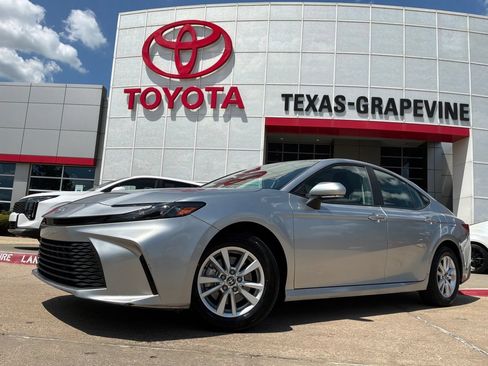 Used 2025 Toyota Camry LE w/ Convenience Package AWD/4WD image 2