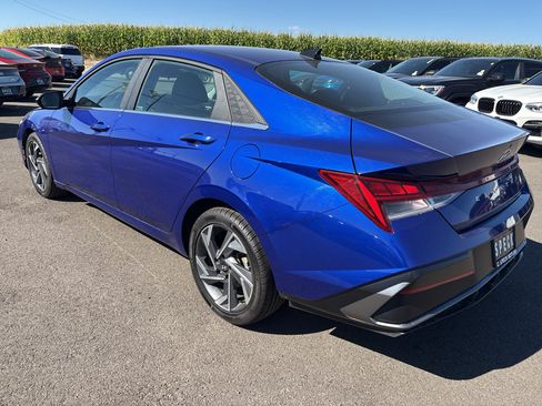 Used 2025 Hyundai Elantra SEL FWD image 18