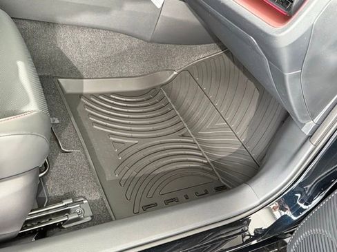 New 2025 Toyota Prius Plug-In Hybrid FWD image 33
