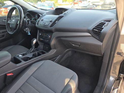 Used 2019 Ford Escape S image 10