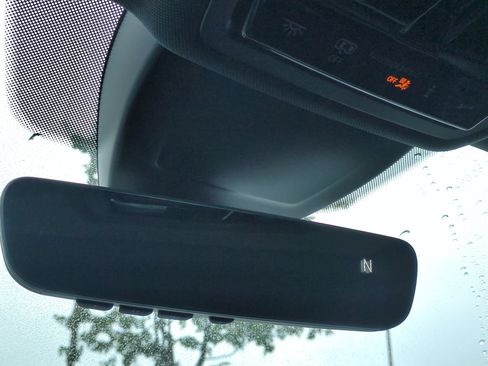 Used 2025 Volkswagen Golf SE FWD image 27