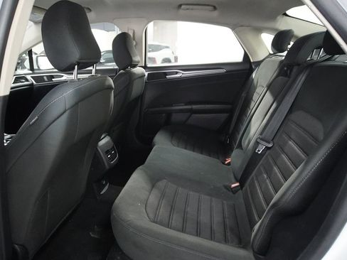 Used 2020 Ford Fusion SE FWD image 12