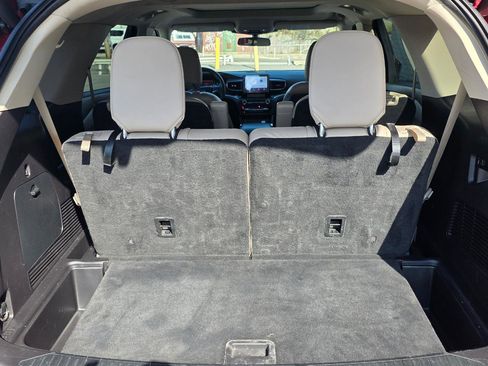 Used 2020 Ford Explorer XLT w/ Equipment Group 202A AWD/4WD image 8