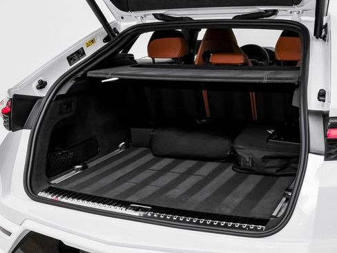 Used 2025 Lamborghini Urus SE image 64