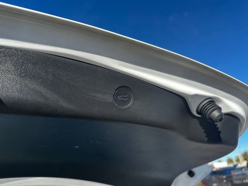 Used 2023 Tesla Model 3 Standard Range image 39