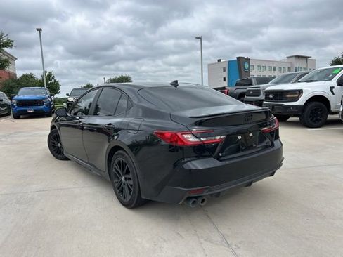 Used 2025 Toyota Camry SE w/ Convenience Package FWD image 6
