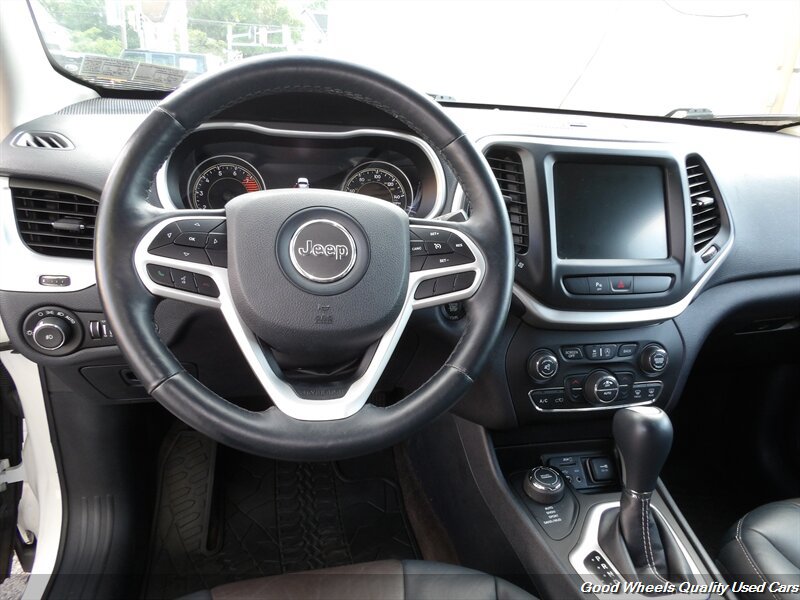Used 2018 Jeep Cherokee Limited AWD/4WD image 13
