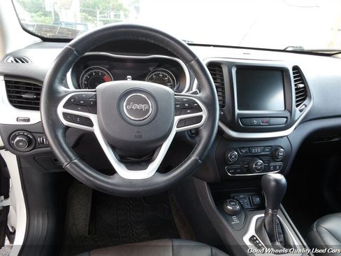Used 2018 Jeep Cherokee Limited AWD/4WD image 13