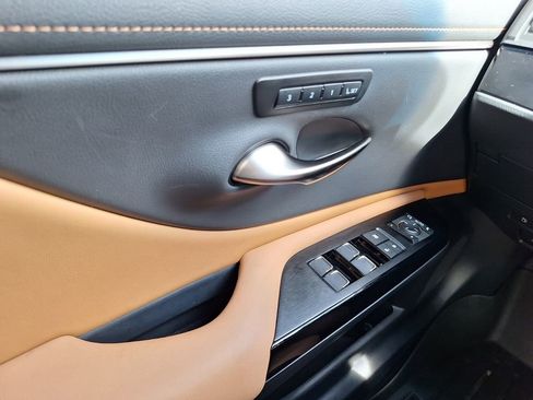 Used 2025 Lexus ES 350 w/ Premium Package image 18