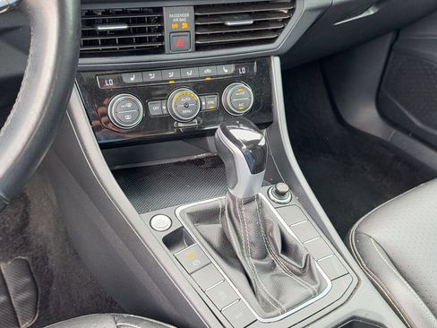 Used 2024 Volkswagen Jetta SE FWD image 24