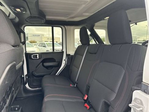Used 2018 Jeep Wrangler Unlimited Rubicon AWD/4WD image 12