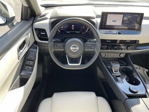 Used 2024 Nissan Rogue SL image 14