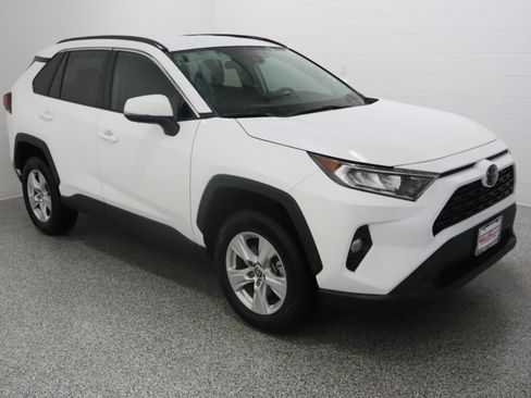 Used 2021 Toyota RAV4 XLE FWD image 4