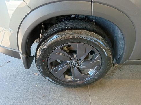 Used 2026 Nissan Rogue SV FWD image 23