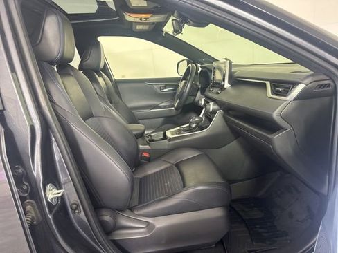 Used 2019 Toyota RAV4 XSE AWD/4WD image 4