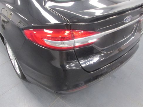 Used 2018 Ford Fusion SE w/ Equipment Group 201A FWD image 12