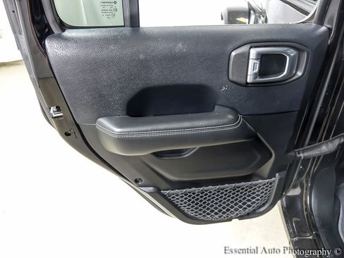 Used 2018 Jeep Wrangler Unlimited Sahara AWD/4WD image 20