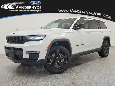 Used 2023 Jeep Grand Cherokee L Limited w/ Black Appearance Package AWD/4WD image 1