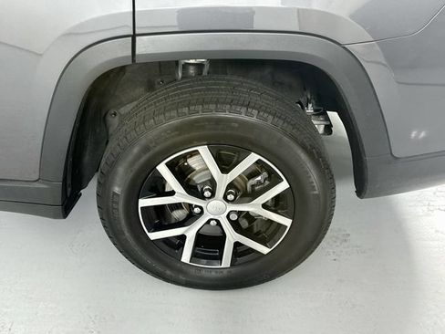 Used 2023 Jeep Grand Cherokee L Limited AWD/4WD image 30