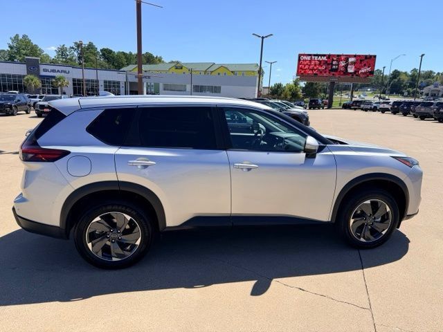 Used 2024 Nissan Rogue SV AWD/4WD image 7