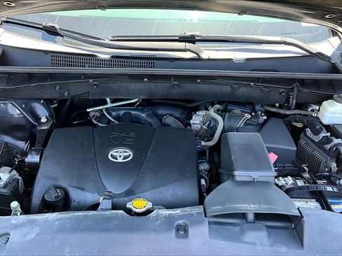 Used 2017 Toyota Highlander XLE AWD/4WD image 30