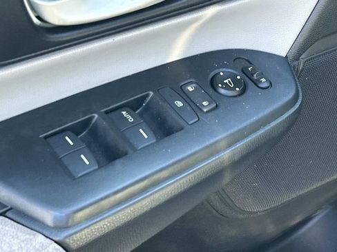Used 2017 Honda CR-V LX image 17