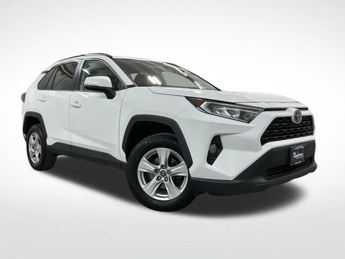 Used 2019 Toyota RAV4 XLE w/ Carpet Mat Package AWD/4WD image 4