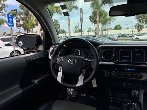 Used 2022 Toyota Tacoma SR5 AWD/4WD image 20