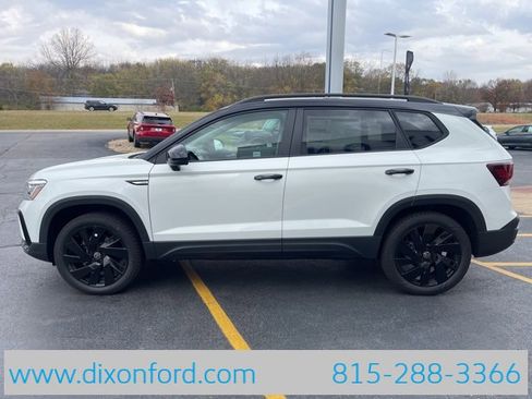 New 2024 Volkswagen Taos SE image 4