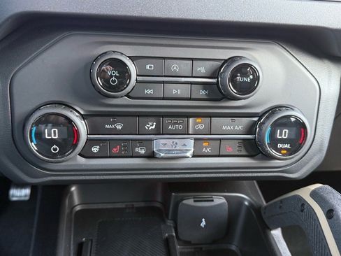 New 2025 Ford Bronco Badlands image 18