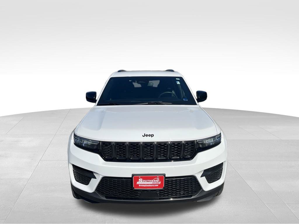 Used 2023 Jeep Grand Cherokee Altitude AWD/4WD image 47