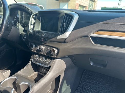 Used 2019 GMC Terrain SLE w/ Driver Convenience Package FWD image 9