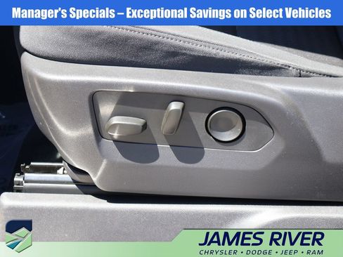 Used 2025 Chevrolet Silverado 1500 LT AWD/4WD image 23