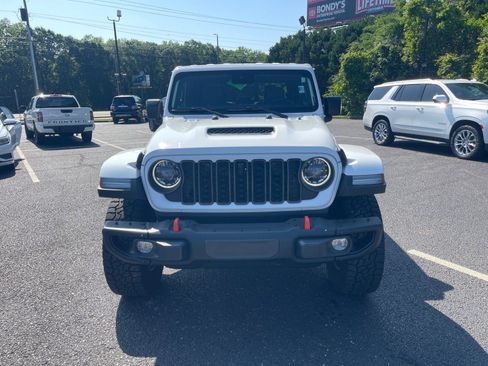 Used 2024 Jeep Gladiator Mojave AWD/4WD image 2