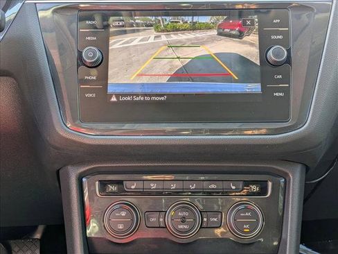 Used 2021 Volkswagen Tiguan SE image 14