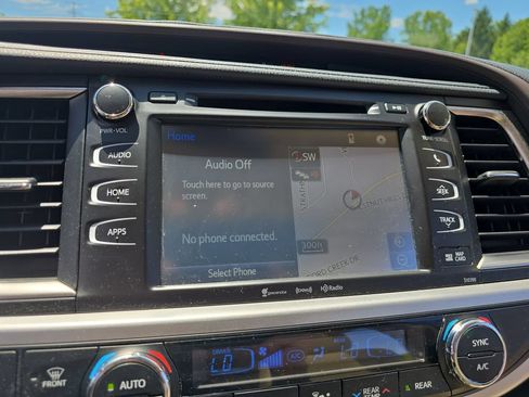 Certified 2019 Toyota Highlander XLE AWD/4WD image 27