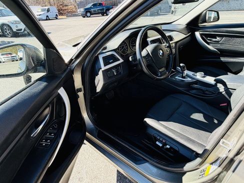 Used 2017 BMW 320i xDrive Sedan image 9