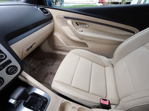 Used 2008 Volkswagen Eos 2.0T FWD image 36