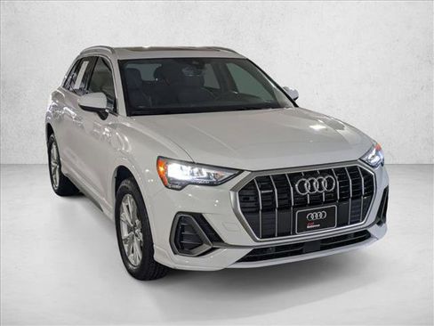 Used 2022 Audi Q3 2.0T Premium w/ Convenience Package image 3