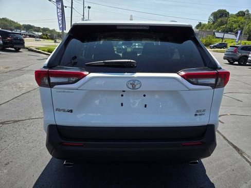 Used 2025 Toyota RAV4 XLE AWD/4WD image 7