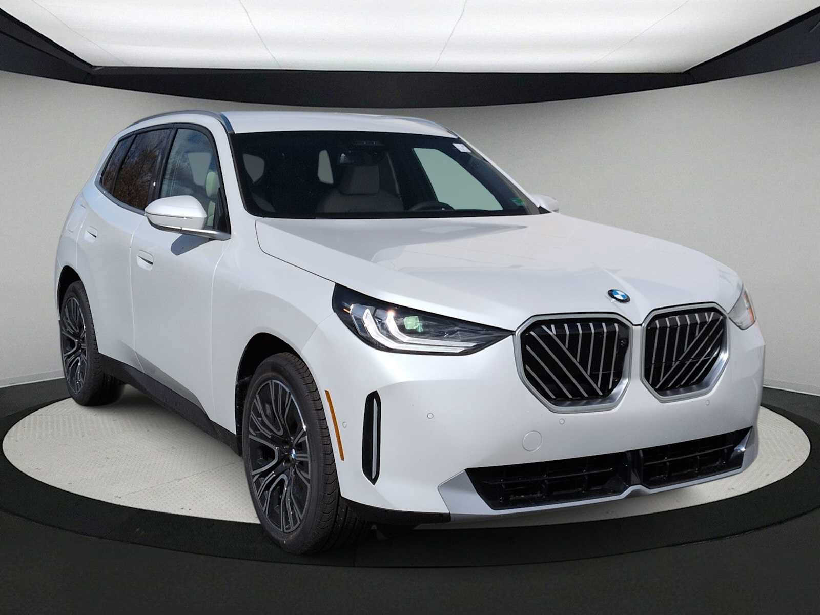 Used 2026 BMW X3 xDrive30i w/ Premium Package AWD/4WD image 2