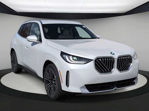 Used 2026 BMW X3 xDrive30i w/ Premium Package AWD/4WD image 2