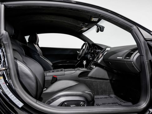 Used 2010 Audi R8 V10 image 26