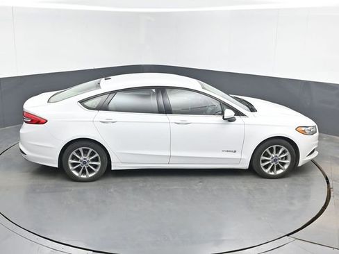 Used 2017 Ford Fusion SE FWD image 25